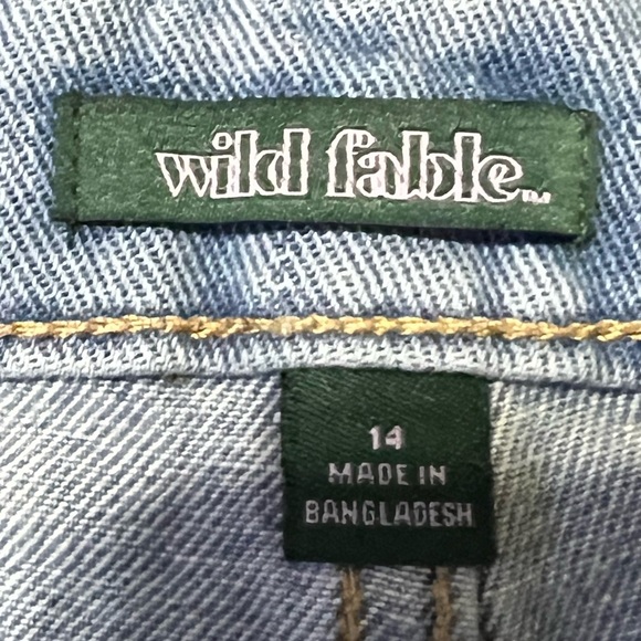 NWT Wild Fable Light Blue Denim Frayed Hem Women Shorts size 14 - Picture 3 of 5